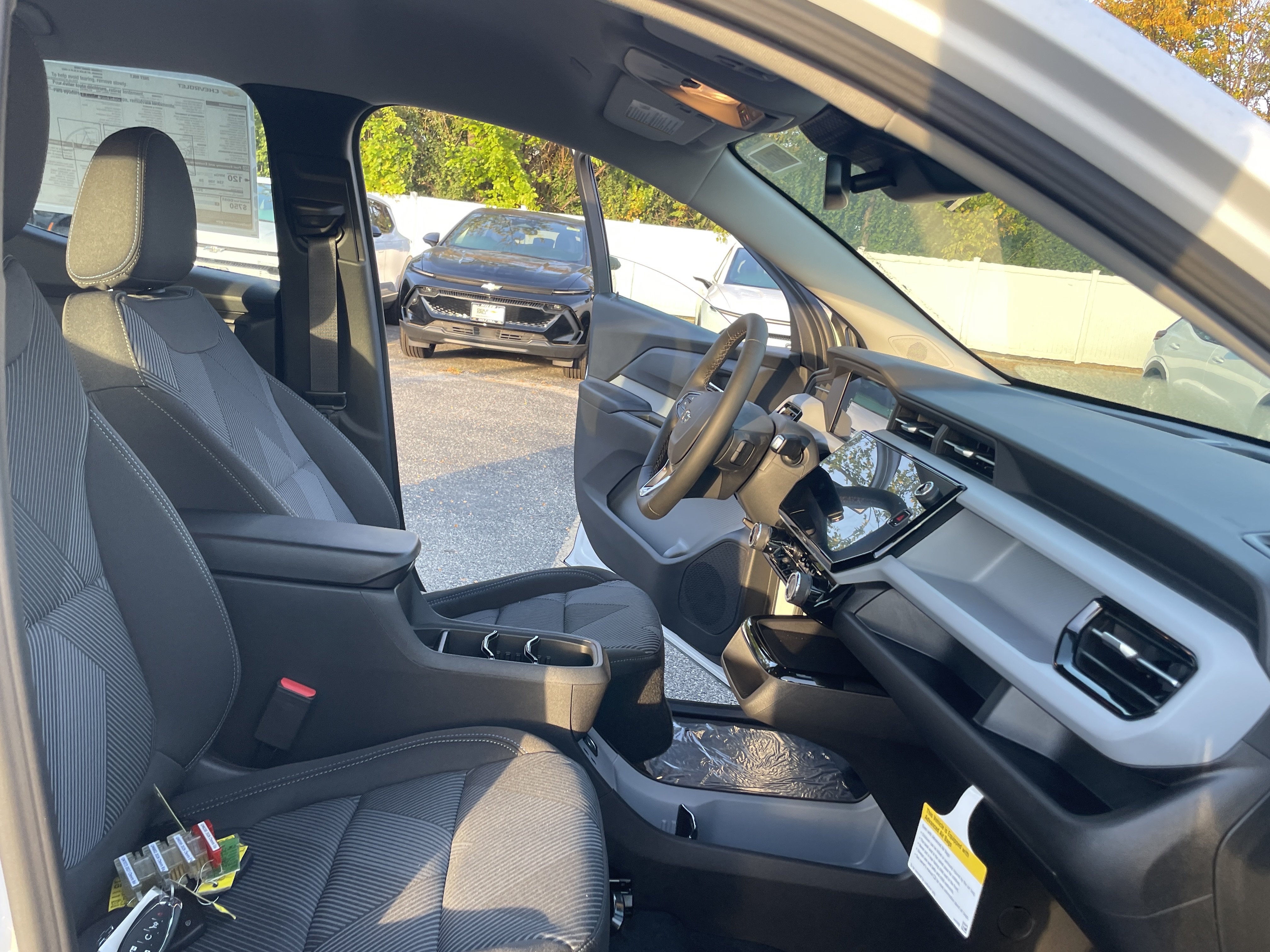 New 2027 Chevrolet Bolt LT w/ Comfort Package FWD image 31