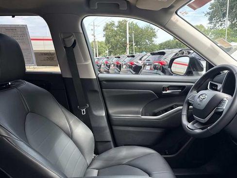 Used 2026 Toyota Highlander XLE AWD/4WD image 16
