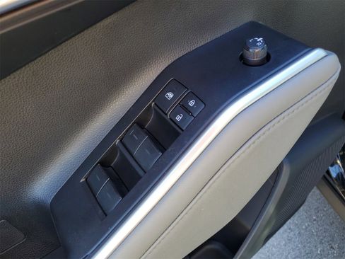 Certified 2023 Toyota Highlander XLE image 22