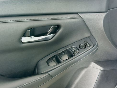 Used 2024 Nissan Sentra SV FWD image 24