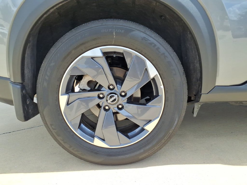 Used 2025 Nissan Rogue SV w/ SV Premium Package FWD image 19