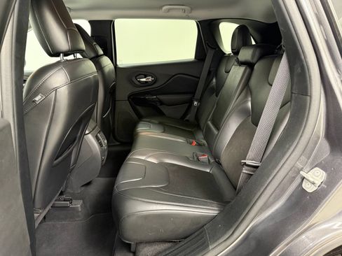 Used 2020 Jeep Cherokee Latitude Plus FWD image 18