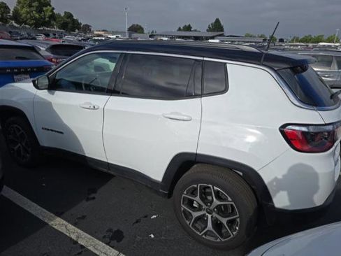 Used 2025 Jeep Compass Limited AWD/4WD image 2