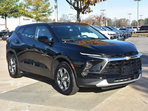 Used 2025 Chevrolet Blazer LT image 3