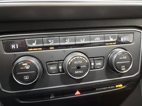 Used 2018 Volkswagen Atlas SE image 34