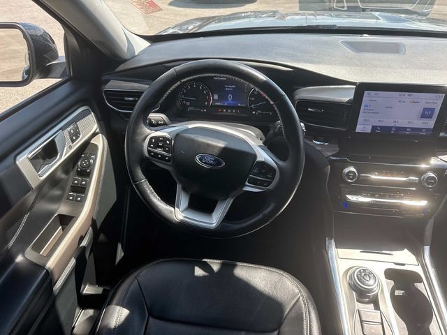 Used 2023 Ford Explorer Limited w/ Equipment Group 301A AWD/4WD image 19