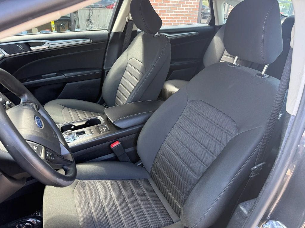 Used 2020 Ford Fusion SE FWD image 7