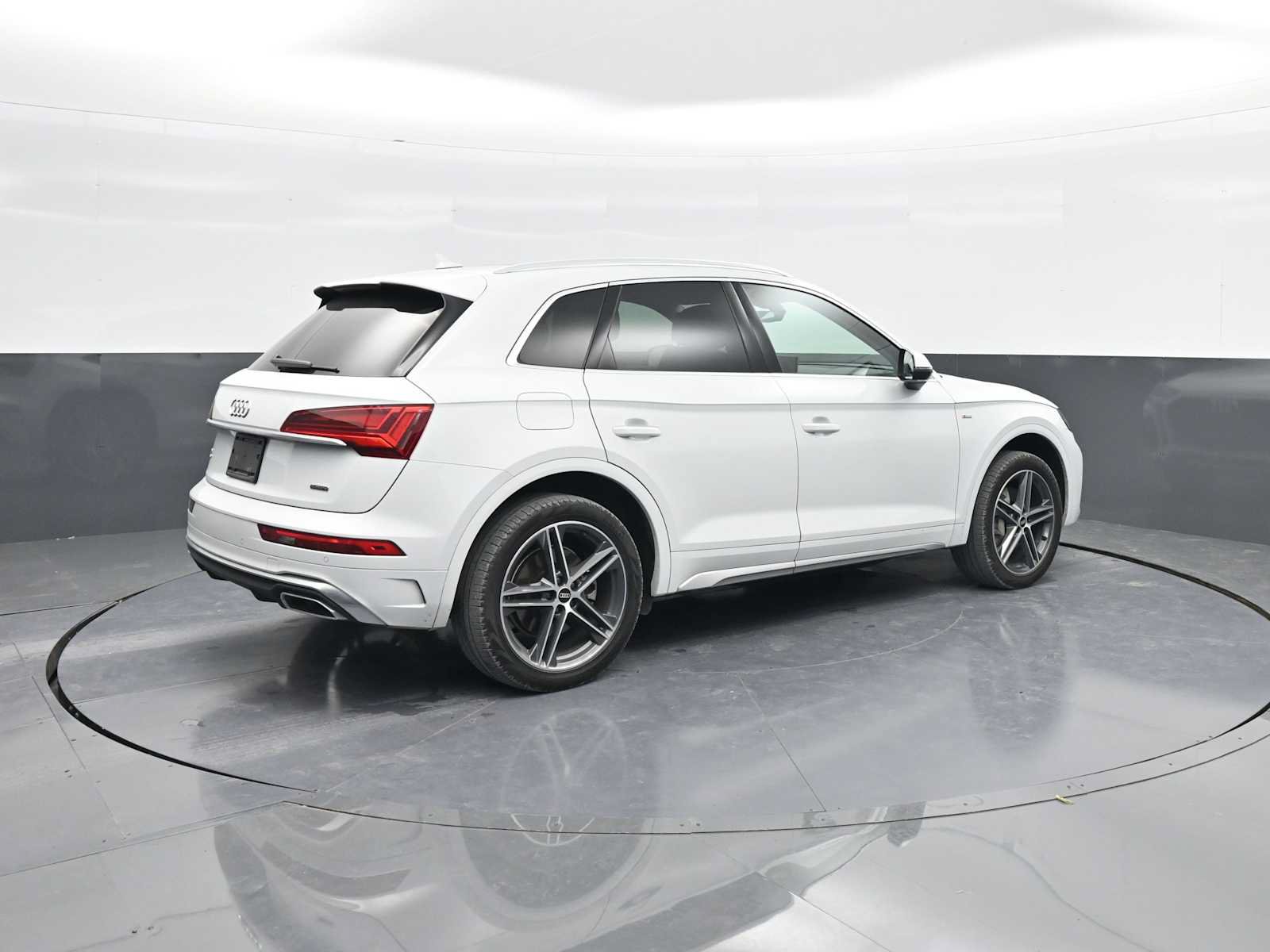 Used 2021 Audi Q5 e Premium Plus AWD/4WD image 8
