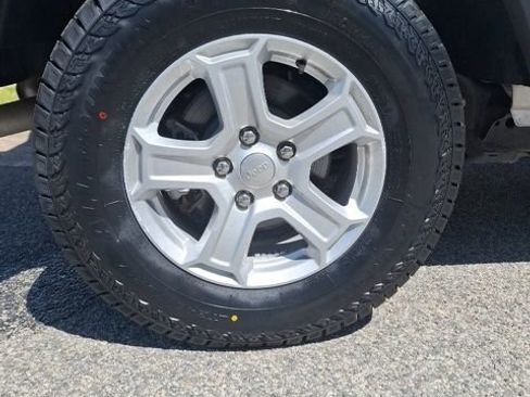 Used 2022 Jeep Wrangler Unlimited Sport AWD/4WD image 14