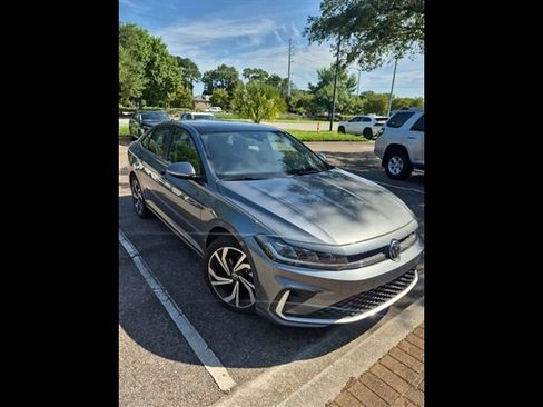 Used 2025 Volkswagen Jetta SEL FWD image 5