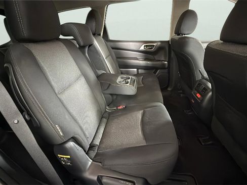 Used 2020 Nissan Pathfinder SV image 30