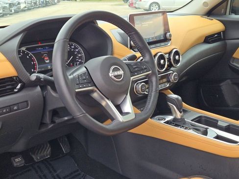 Used 2025 Nissan Sentra SV w/ SV Premium Package image 23