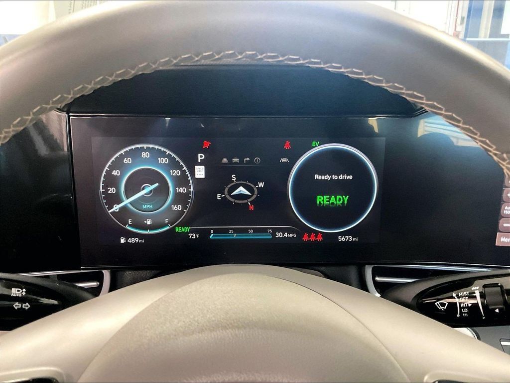 Used 2025 Hyundai Elantra SEL FWD image 18