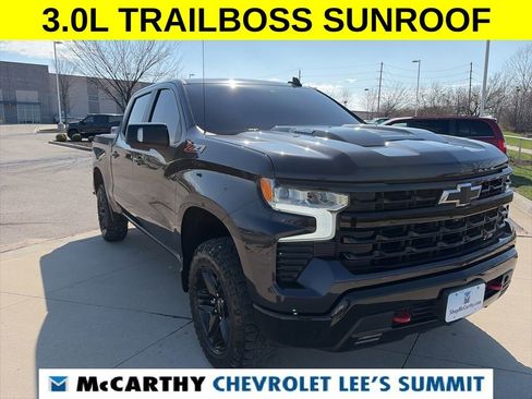 Used 2022 Chevrolet Silverado 1500 LT Trail Boss w/ LT Trail Boss Premium Package image 2