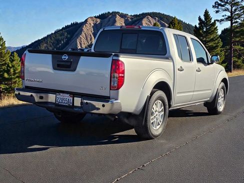 Used 2020 Nissan Frontier SV image 6