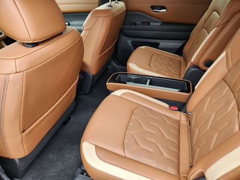 New 2026 Nissan Pathfinder Platinum AWD/4WD image 21