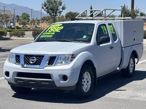Used 2017 Nissan Frontier SV RWD image 3