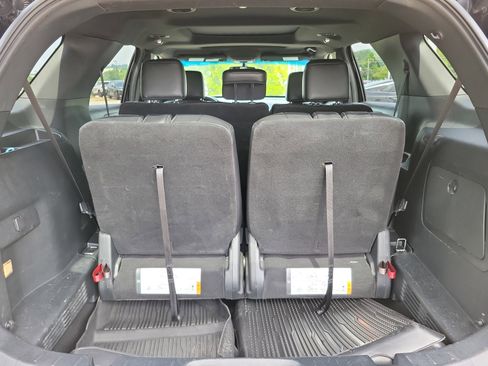 Used 2018 Ford Explorer XLT w/ Equipment Group 202A AWD/4WD image 29