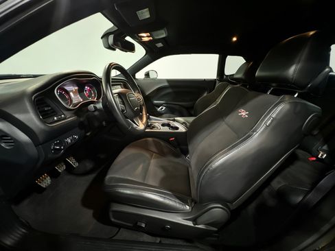 Used 2015 Dodge Challenger R/T Scat Pack w/ Scat Pack Appearance Package RWD image 15