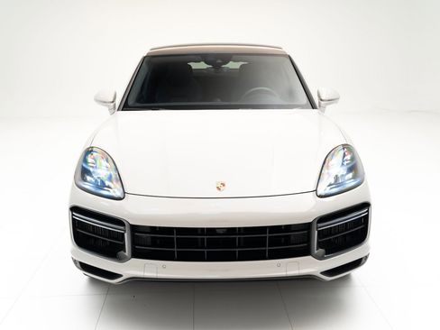 Used 2023 Porsche Cayenne Turbo image 6