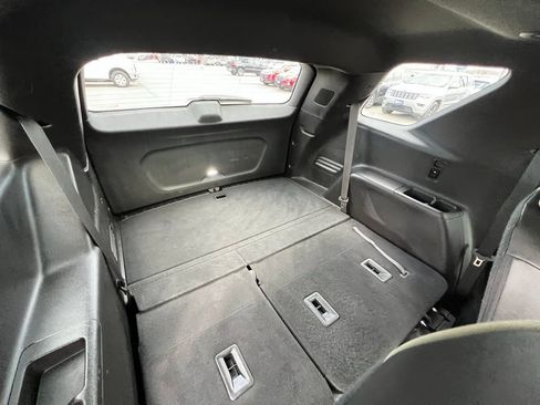 Used 2023 Chevrolet Traverse Premier AWD/4WD image 28