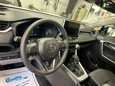 Used 2025 Toyota RAV4 XLE w/ Convenience Package AWD/4WD image 15