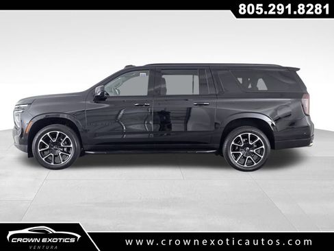 Used 2025 Chevrolet Suburban RST w/ Sun And Tow Package image 4