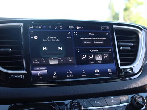 Used 2024 Chrysler Pacifica Touring-L FWD image 13