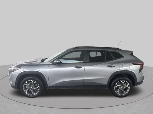Used 2024 Chevrolet Trax LT FWD image 3