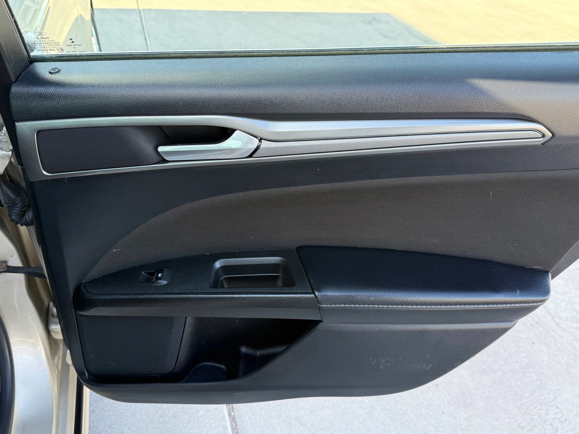 Used 2019 Ford Fusion SE FWD image 14