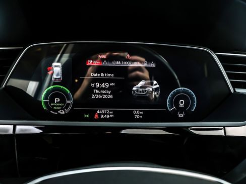 Used 2022 Audi e-tron Premium w/ Convenience Plus Package image 20