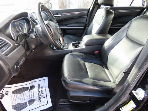 Used 2019 Chrysler 300 Touring L w/ Quick Order Package 22F image 36