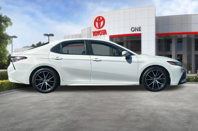 Certified 2024 Toyota Camry SE FWD image 3