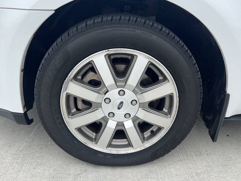 Used 2008 Ford Taurus SEL FWD image 19