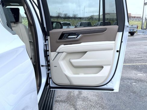 New 2026 GMC Yukon XL Denali w/ Denali Reserve Package AWD/4WD image 17