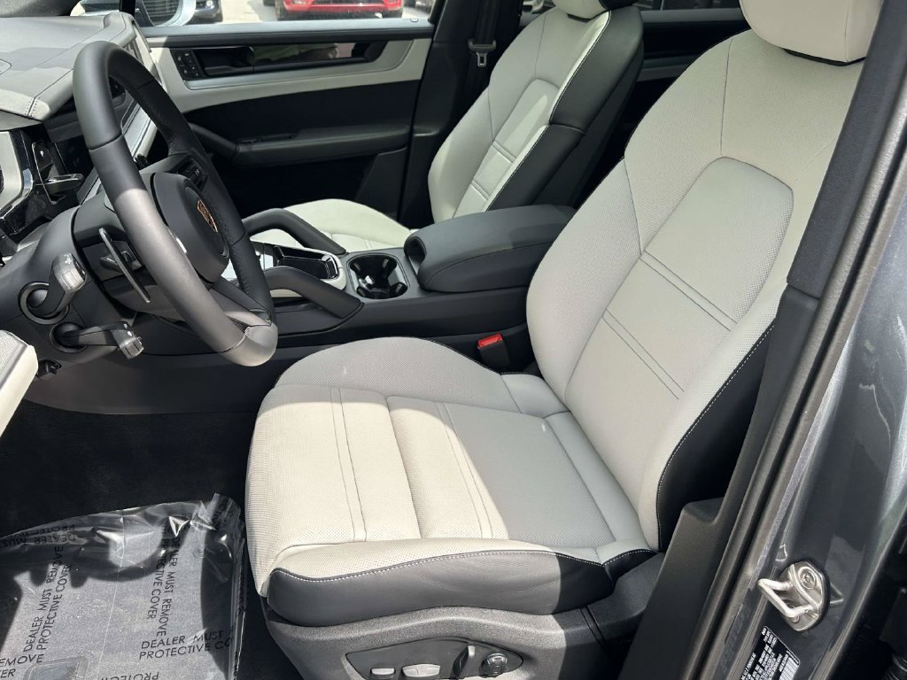 Used 2026 Porsche Cayenne Coupe AWD/4WD image 12
