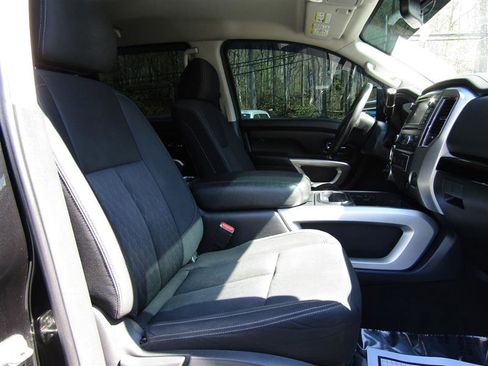 Used 2017 Nissan Titan SV image 31