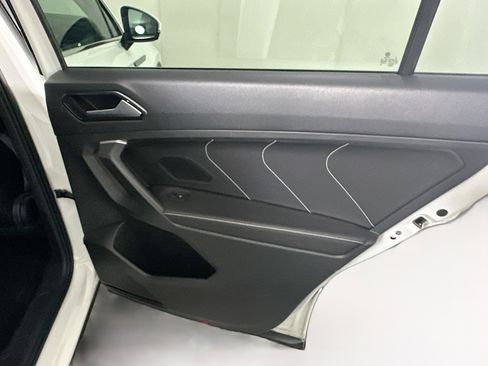 Used 2023 Volkswagen Tiguan SE image 28