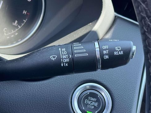 Used 2022 Cadillac XT4 Luxury w/ Cold Weather Package AWD/4WD image 25