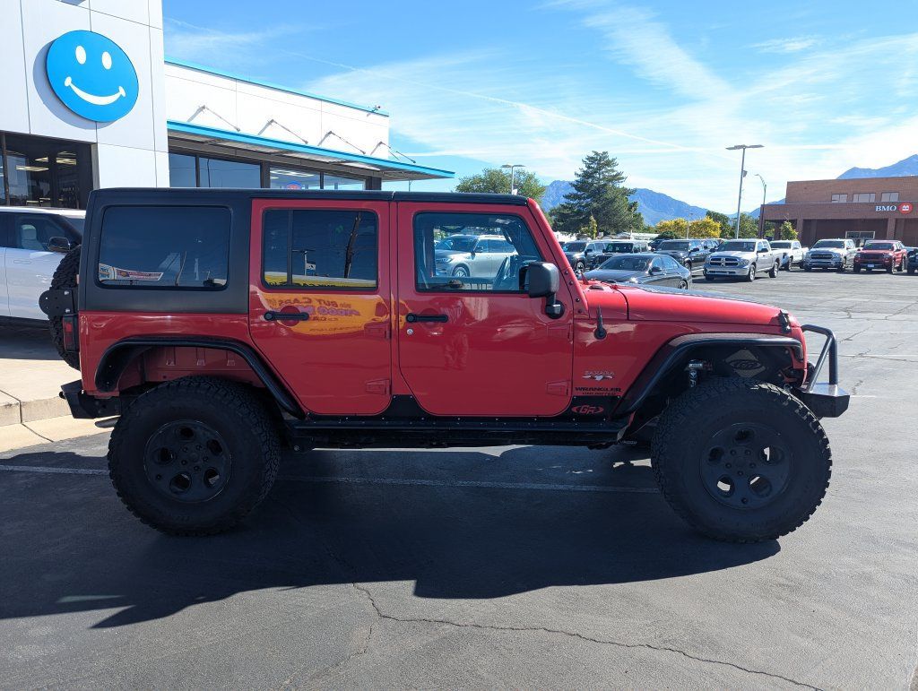 Used 2017 Jeep Wrangler Unlimited Sahara w/ Max Tow Package AWD/4WD image 2