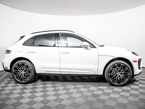 Certified 2024 Porsche Macan AWD/4WD image 9