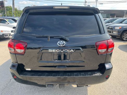 Used 2018 Toyota Sequoia SR5 w/ Premium Package AWD/4WD image 4