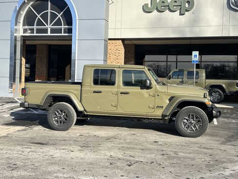 New 2026 Jeep Gladiator Sport image 18