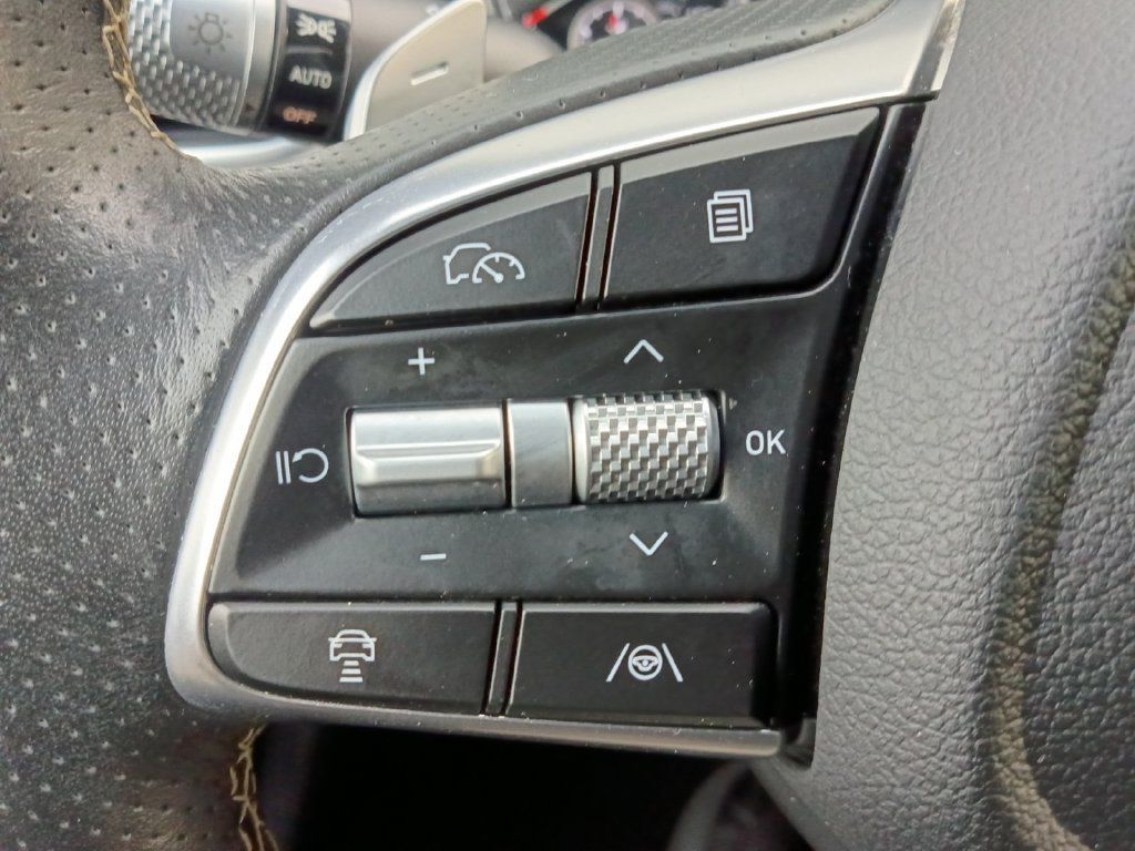 Used 2025 Genesis G70 2.5T RWD image 11