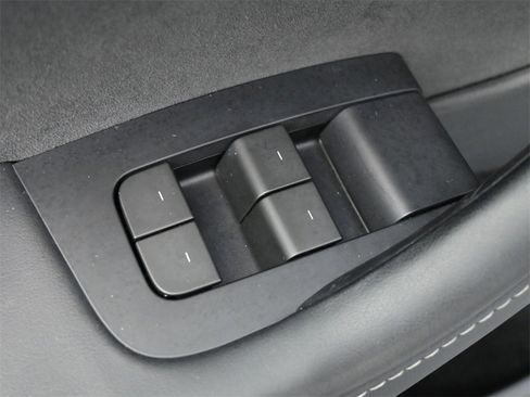 Used 2024 Tesla Model Y Long Range image 4