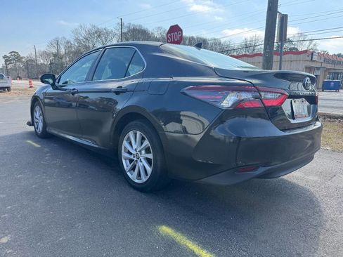 Used 2021 Toyota Camry LE image 3