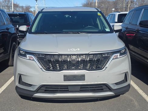 Used 2024 Kia Carnival EX image 2