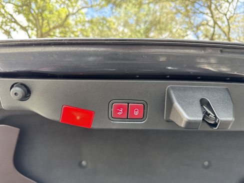 Used 2013 Mercedes-Benz SL 550 image 28