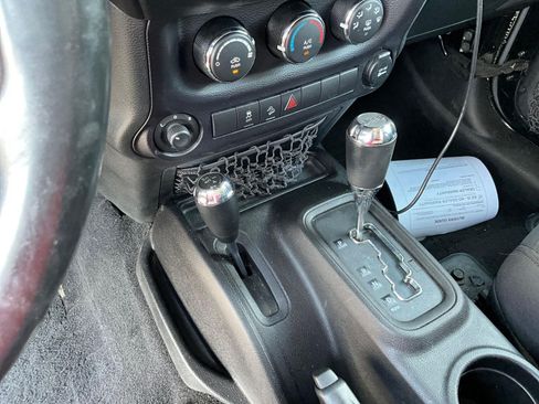 Used 2015 Jeep Wrangler Unlimited Sport w/ Quick Order Package 24S AWD/4WD image 15