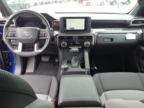 Certified 2025 Toyota Tacoma TRD Off-Road AWD/4WD image 5